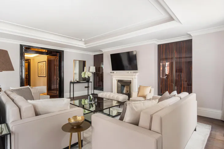 Flat Whitehall Place in City of Westminster