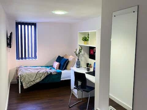 Room Clegg Street in Liverpool