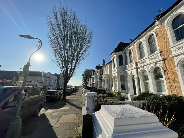 Flat Sackville Gardens in Portslade by Sea