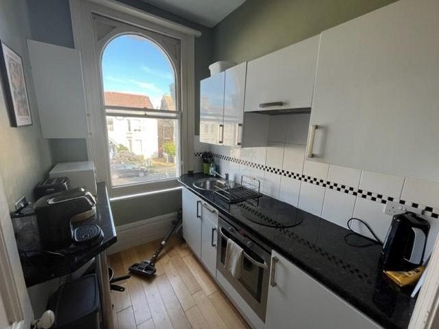 Flat Sackville Gardens in Portslade by Sea
