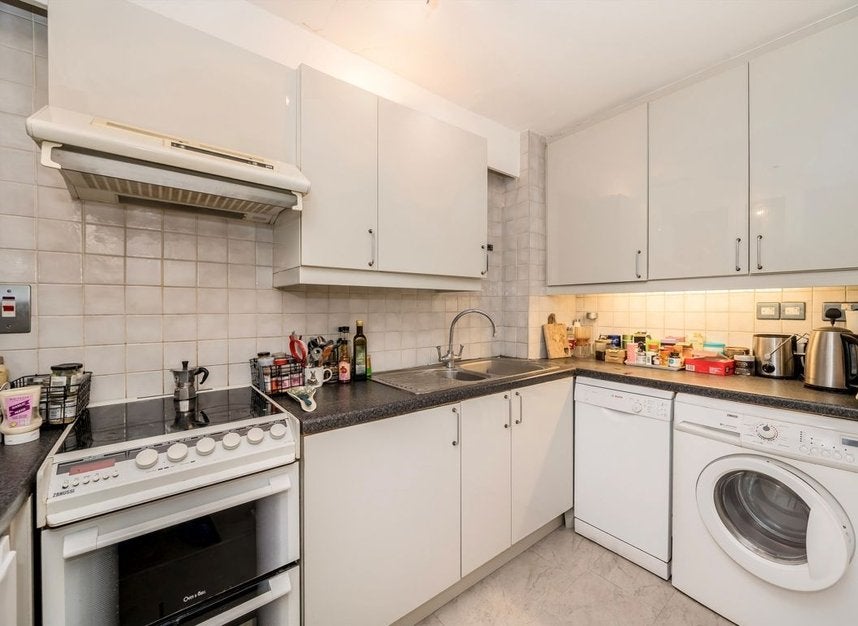 Flat Archery Close in City of Westminster