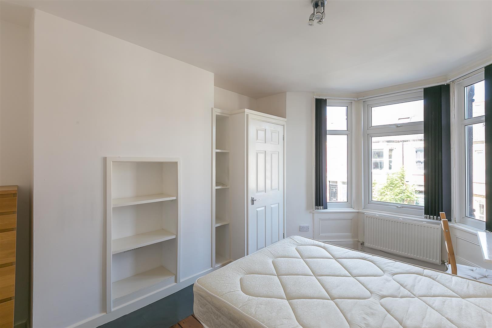 Flat Grosvenor Gardens in Newcastle upon Tyne