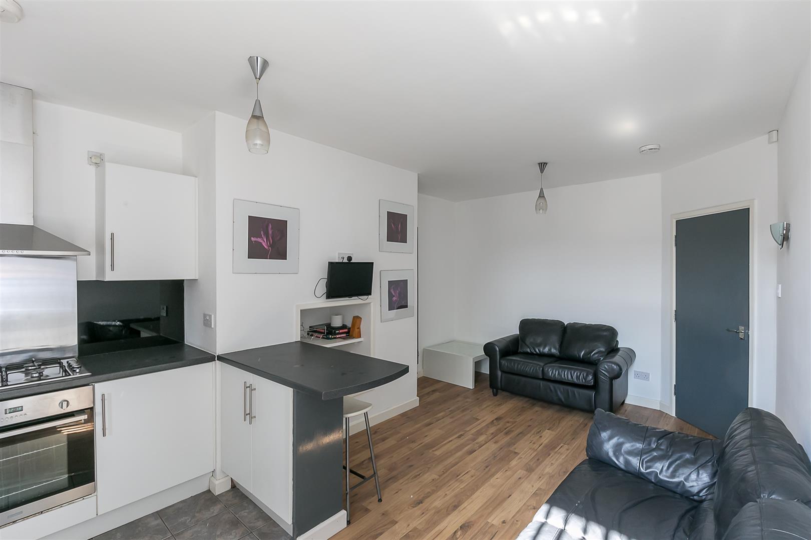 Flat Grosvenor Gardens in Newcastle upon Tyne