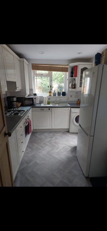 Room Palmerston Road in Greater London