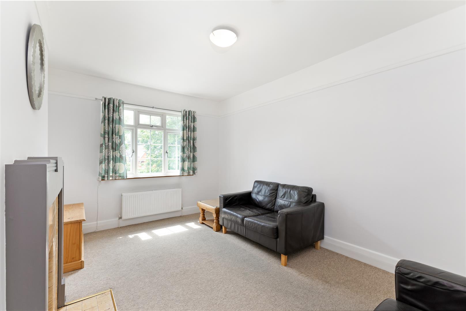 House Montpelier Avenue in Greater London