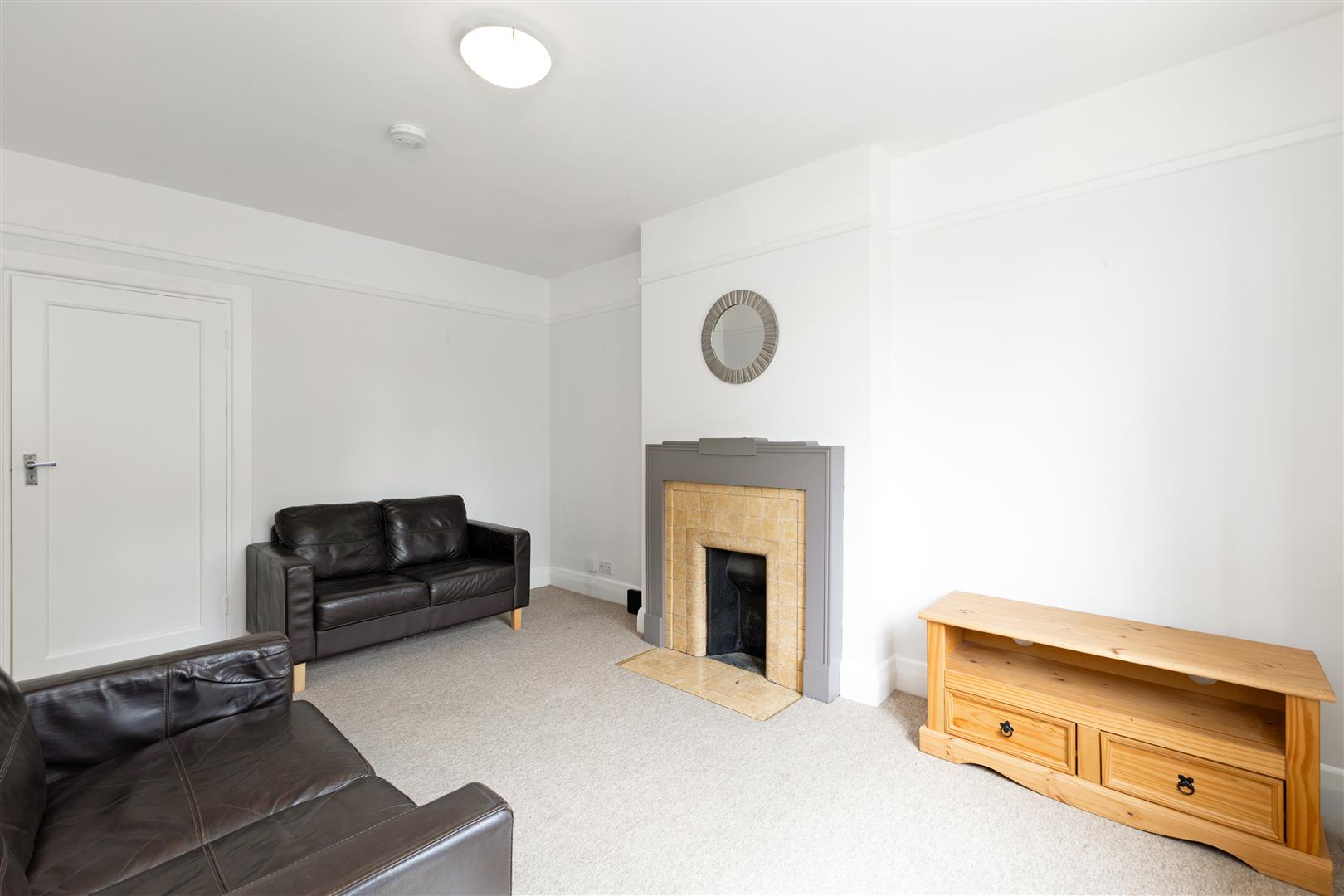 House Montpelier Avenue in Greater London
