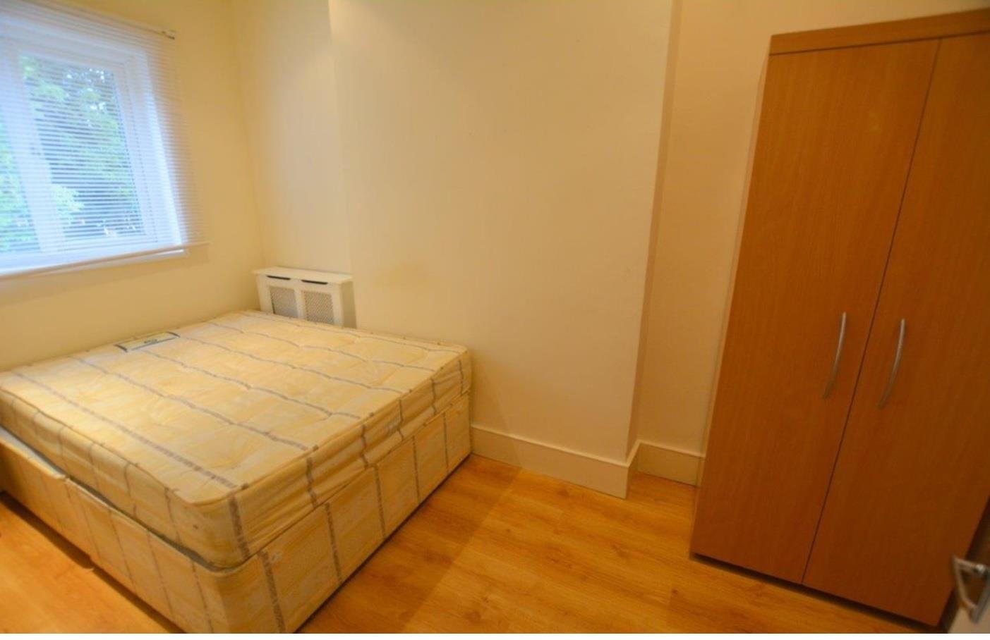 Flat Sunningfields Road in Greater London