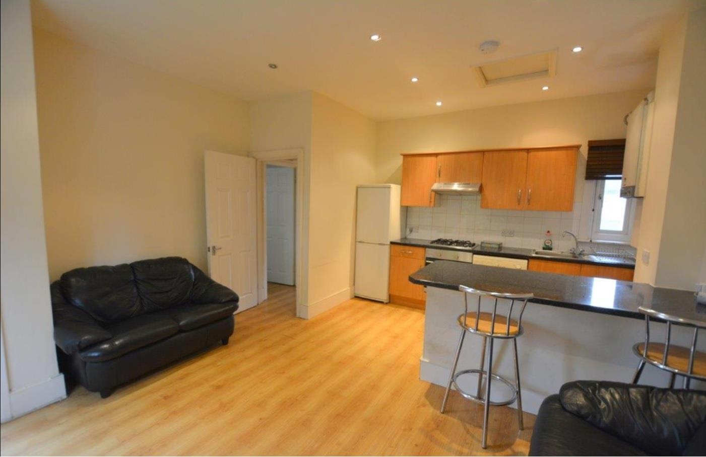 Flat Sunningfields Road in Greater London