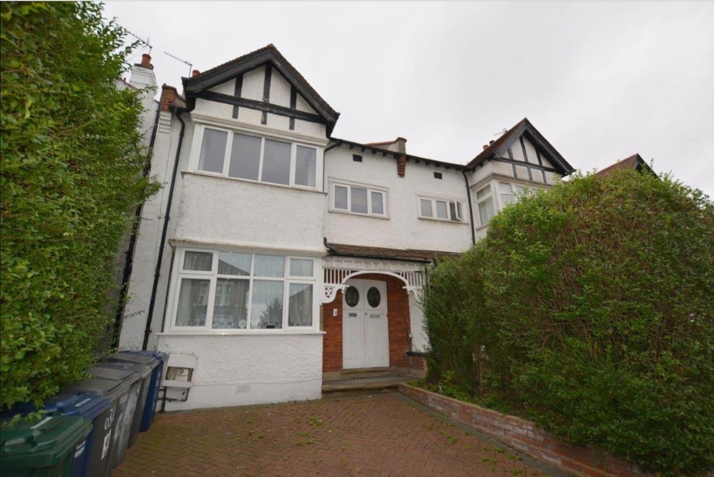 Flat Sunningfields Road in Greater London