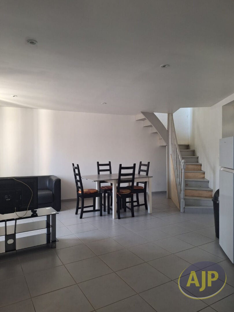 Maison Route d'Angoulême à Javerlhac-et-la-Chapelle-Saint-Robert