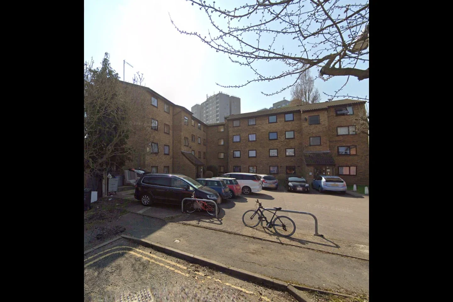 Flat Crows Road in Greater London