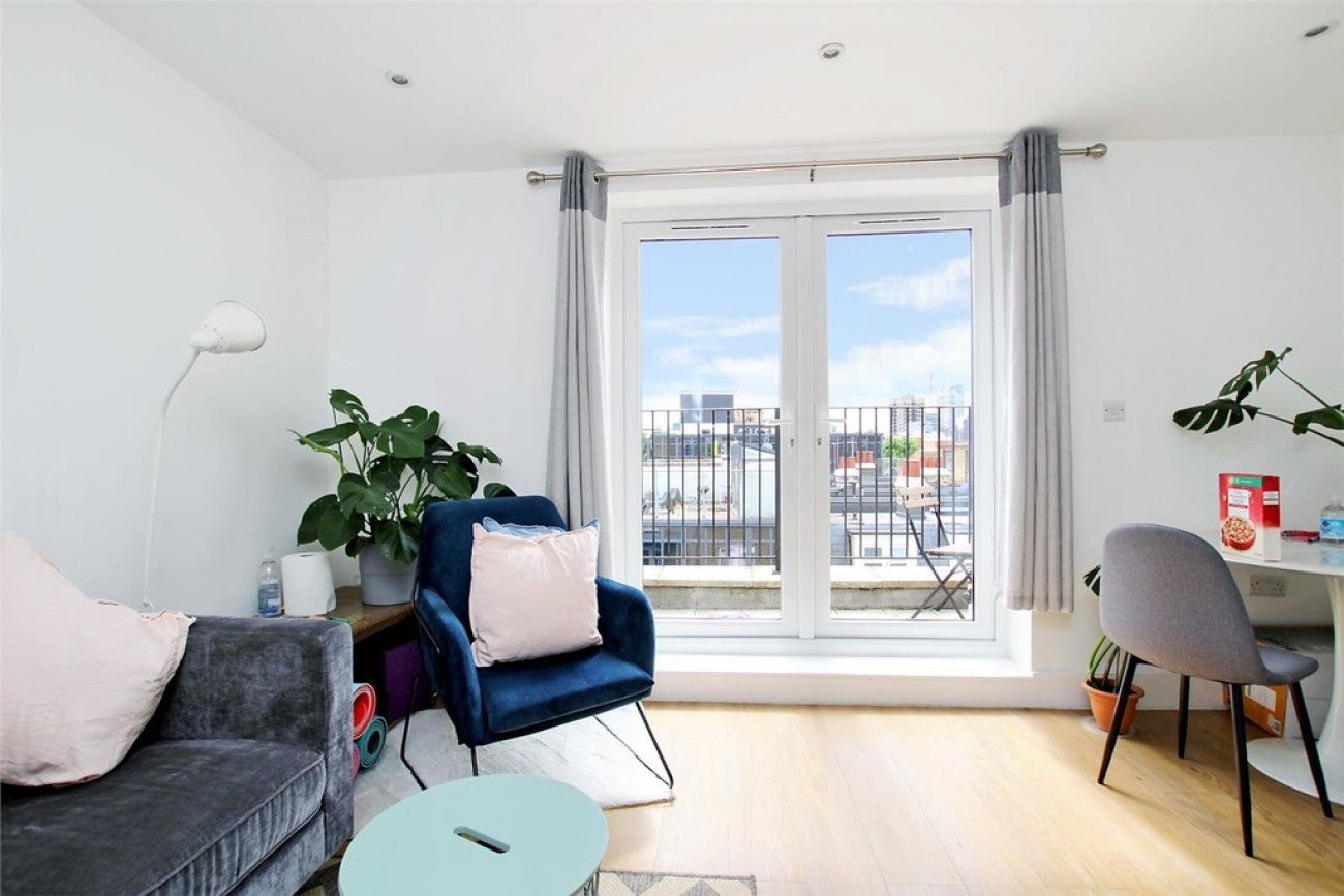 Flat Richard Street in Greater London