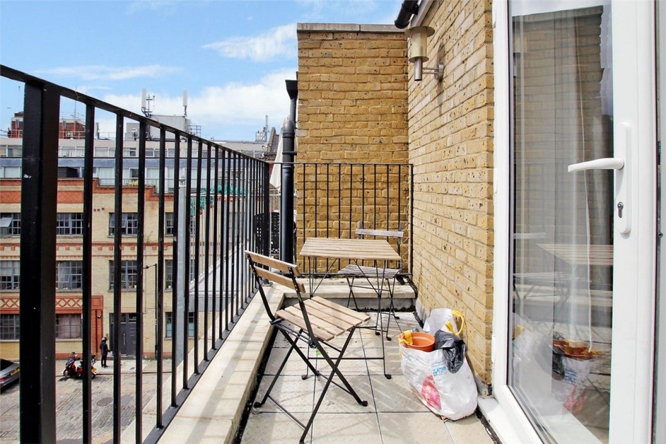 Flat Richard Street in Greater London