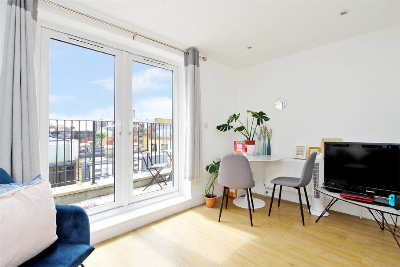 Flat Richard Street in Greater London