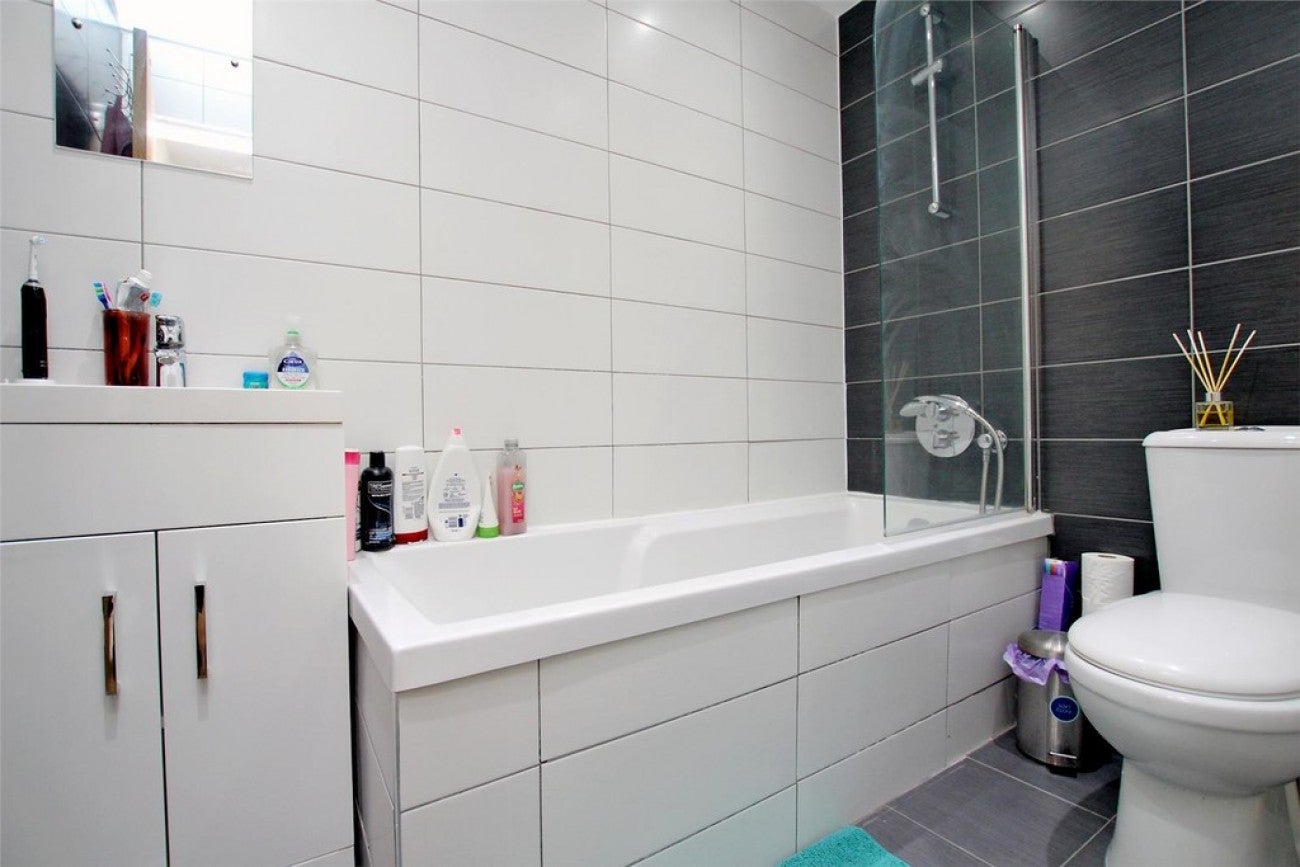 Flat Richard Street in Greater London