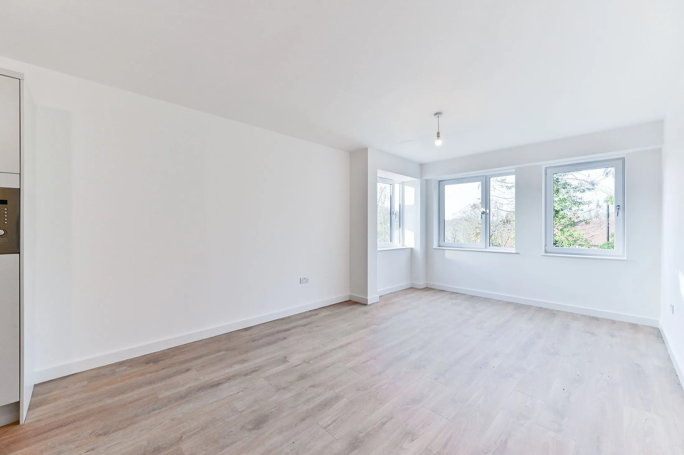 Flat Famet Avenue in Greater London