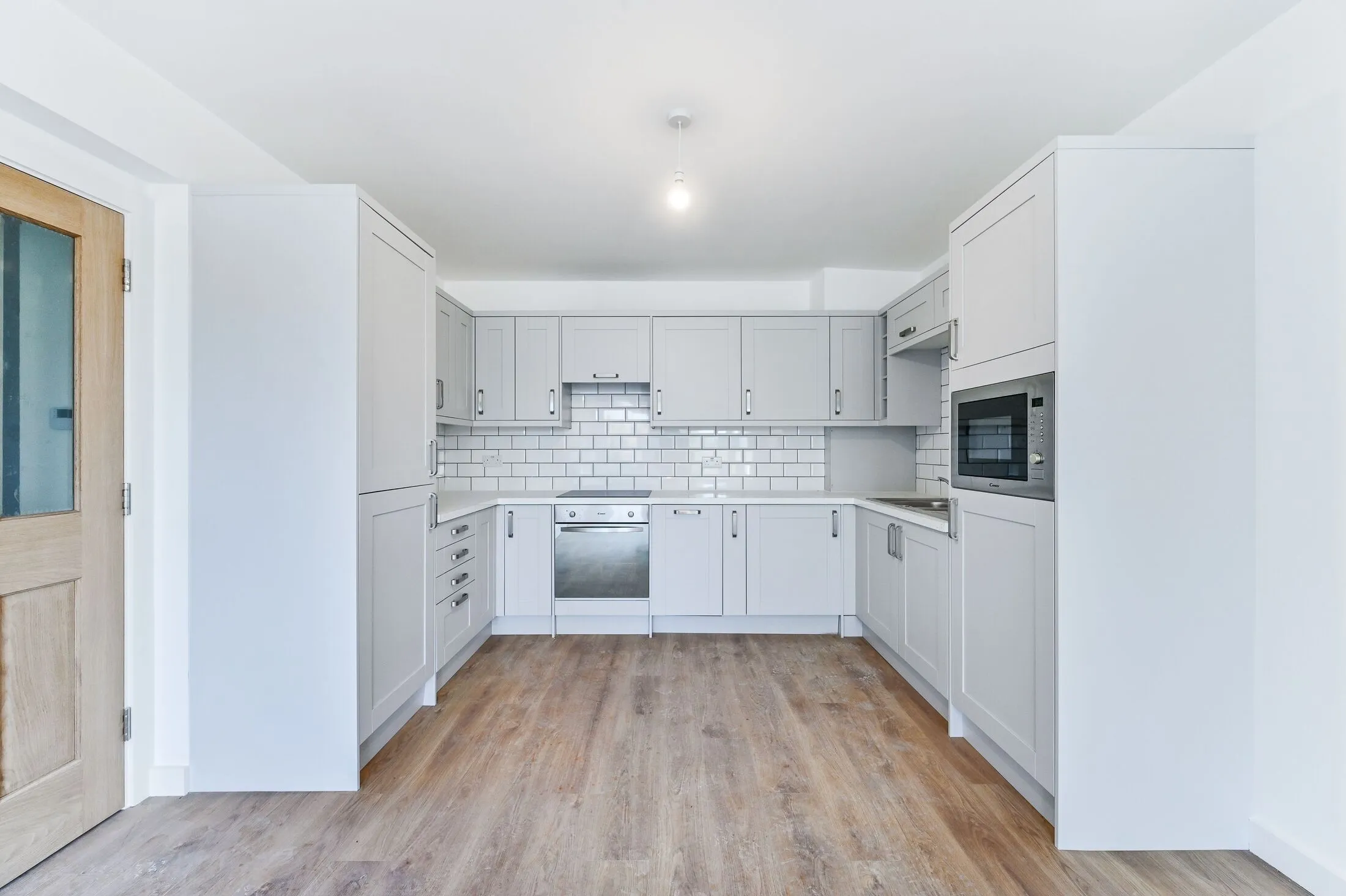 Flat Famet Avenue in Greater London