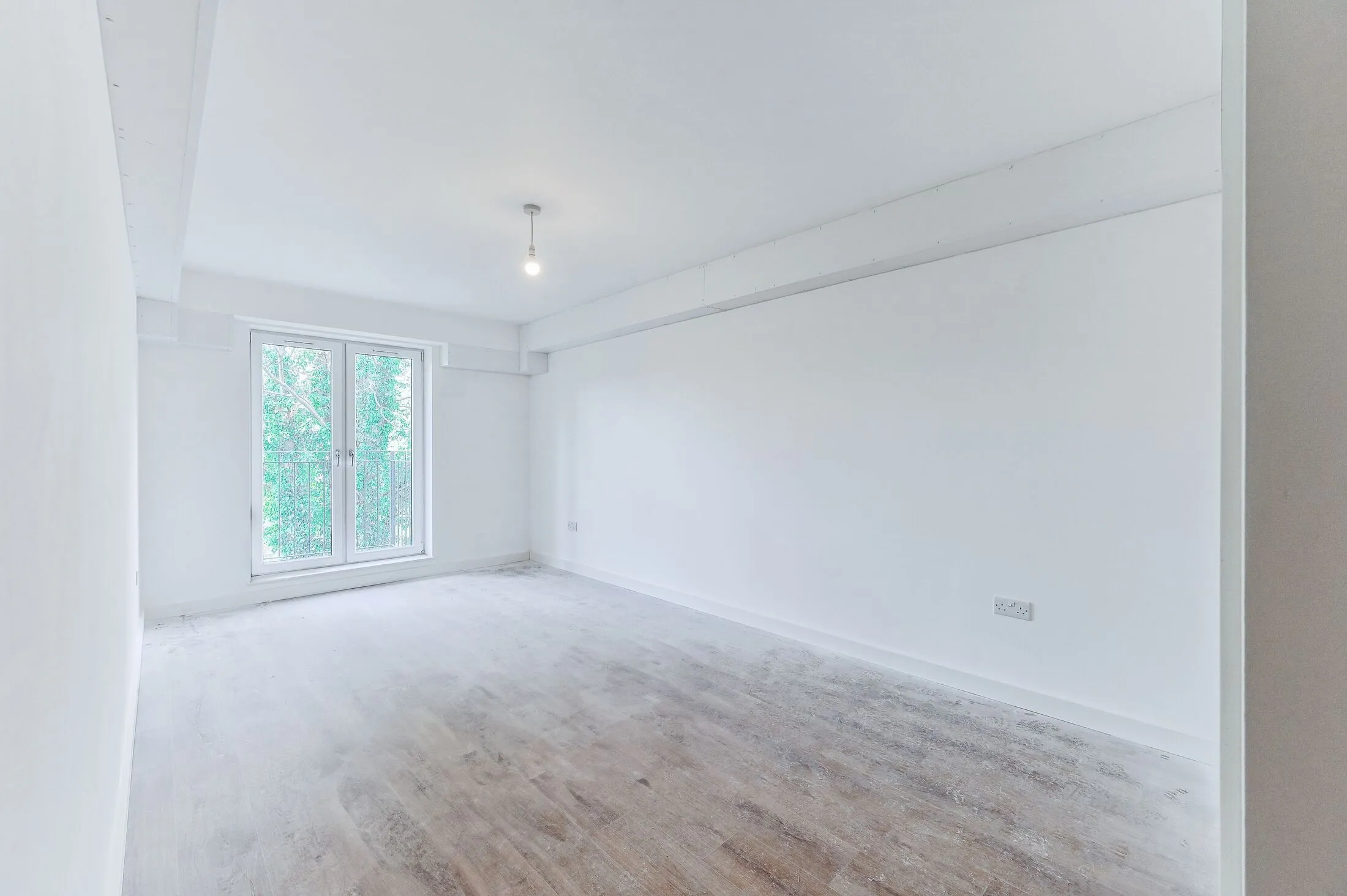 Flat Famet Avenue in Greater London