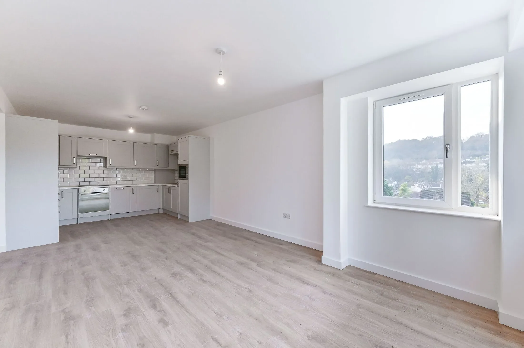 Flat Famet Avenue in Greater London