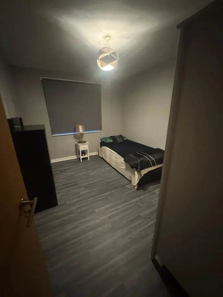 Room Canterbury Road in Greater London