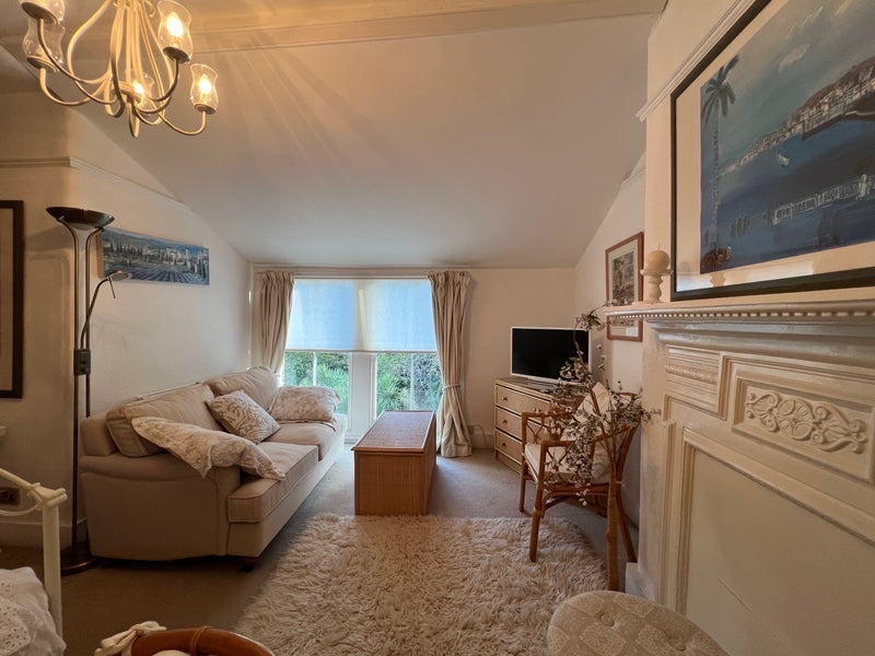 Room Woodland Gardens in Greater London