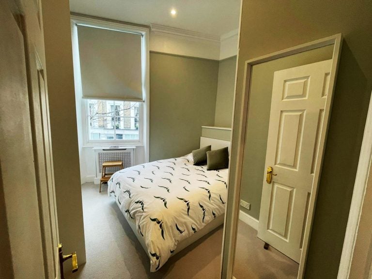 Flat Moreton Street in City of Westminster