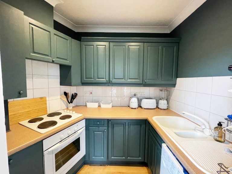 Flat Moreton Street in City of Westminster