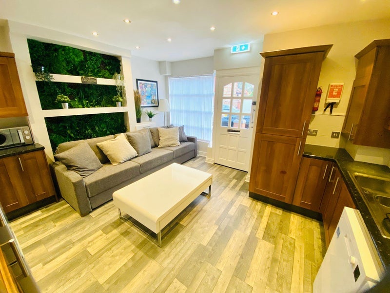 Room St Annes Road in Manchester