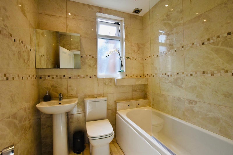 Room St Annes Road in Manchester