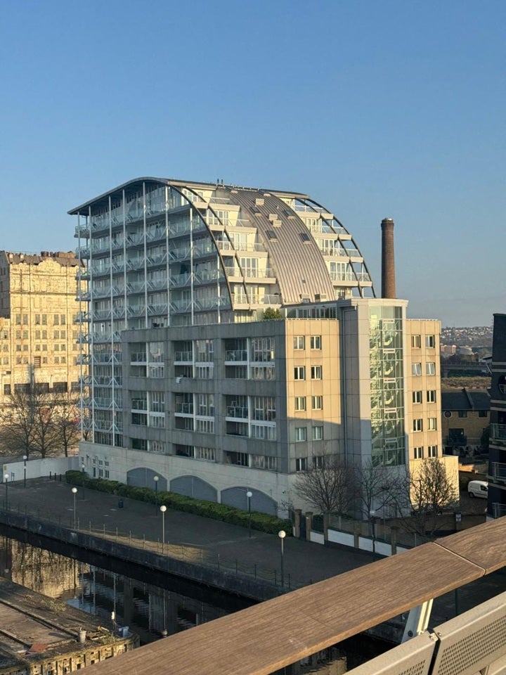 Flat Rayleigh Road in Greater London