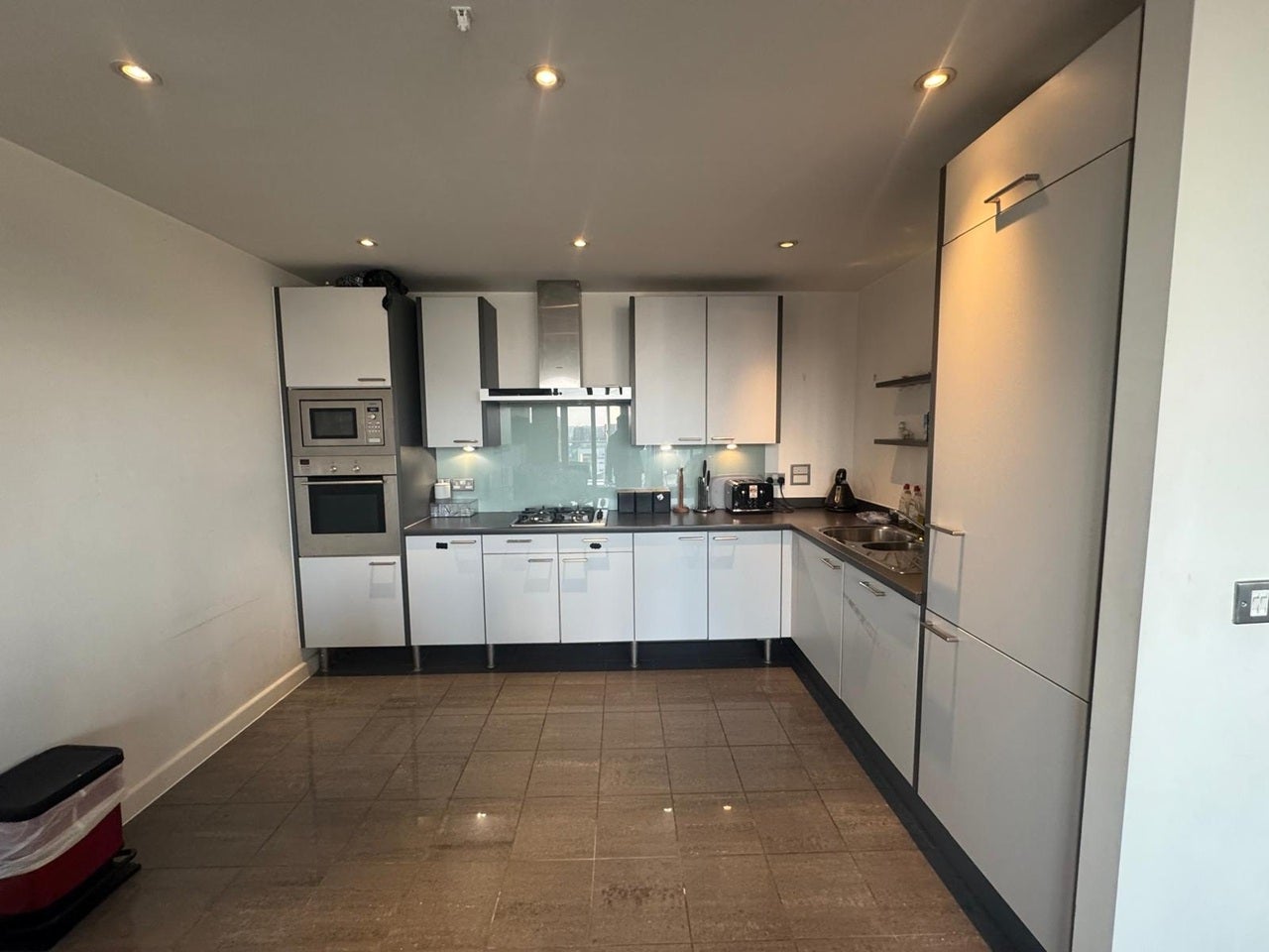 Flat Rayleigh Road in Greater London