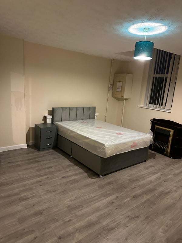 Room Barnsley Road in Wakefield