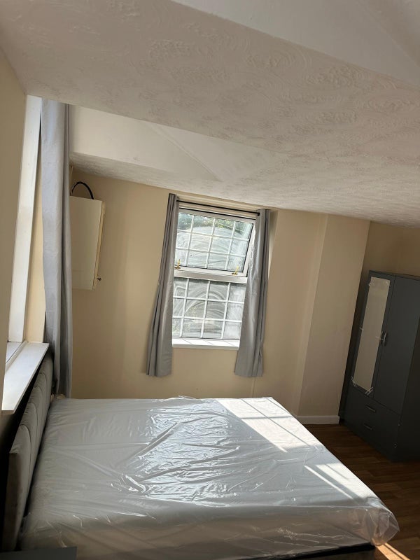 Room Barnsley Road in Wakefield