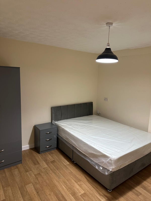 Room Barnsley Road in Wakefield