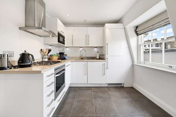 Flat Sumner Place in Greater London