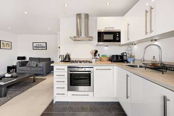 Flat Sumner Place in Greater London