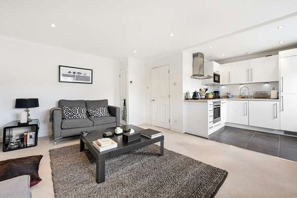 Flat Sumner Place in Greater London