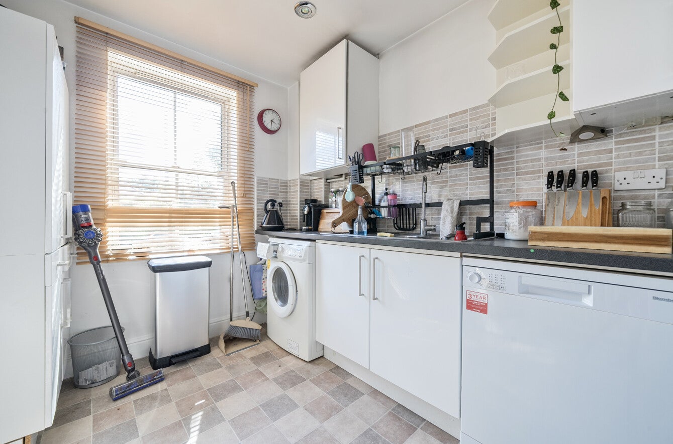 Flat Woodside Avenue in Greater London
