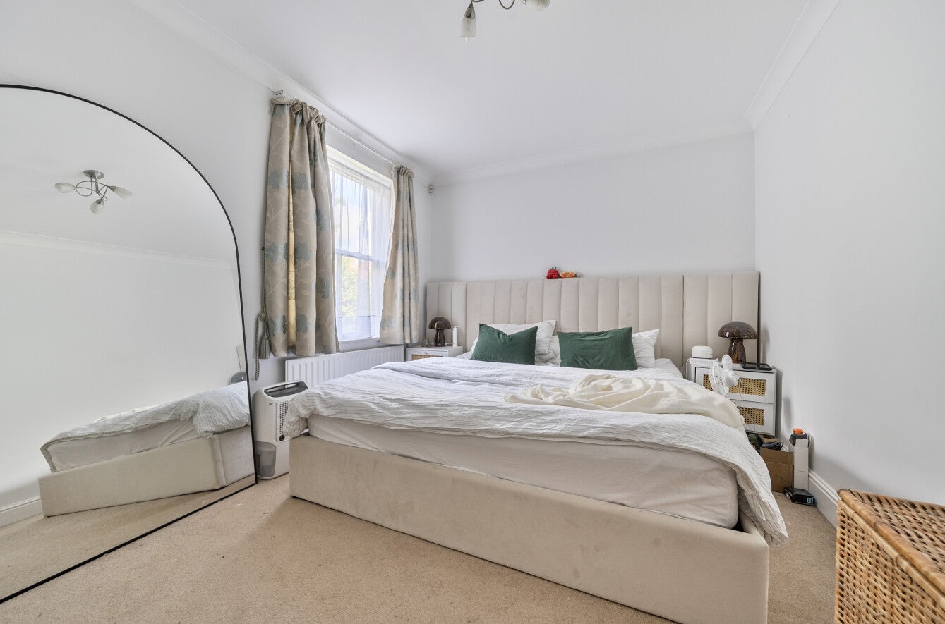 Flat Woodside Avenue in Greater London