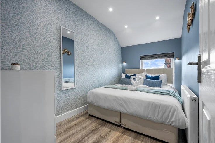 Flat Poulter Close in Bedford