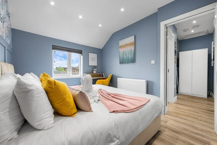 Flat Poulter Close in Bedford