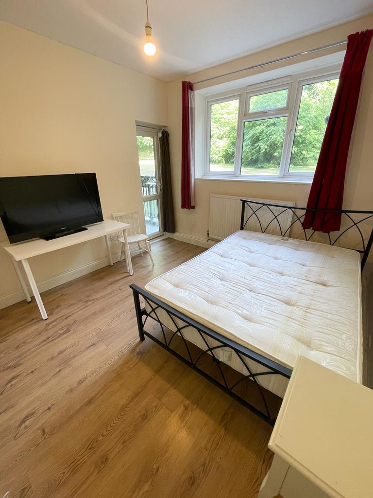 Flat Finchley Road in Greater London