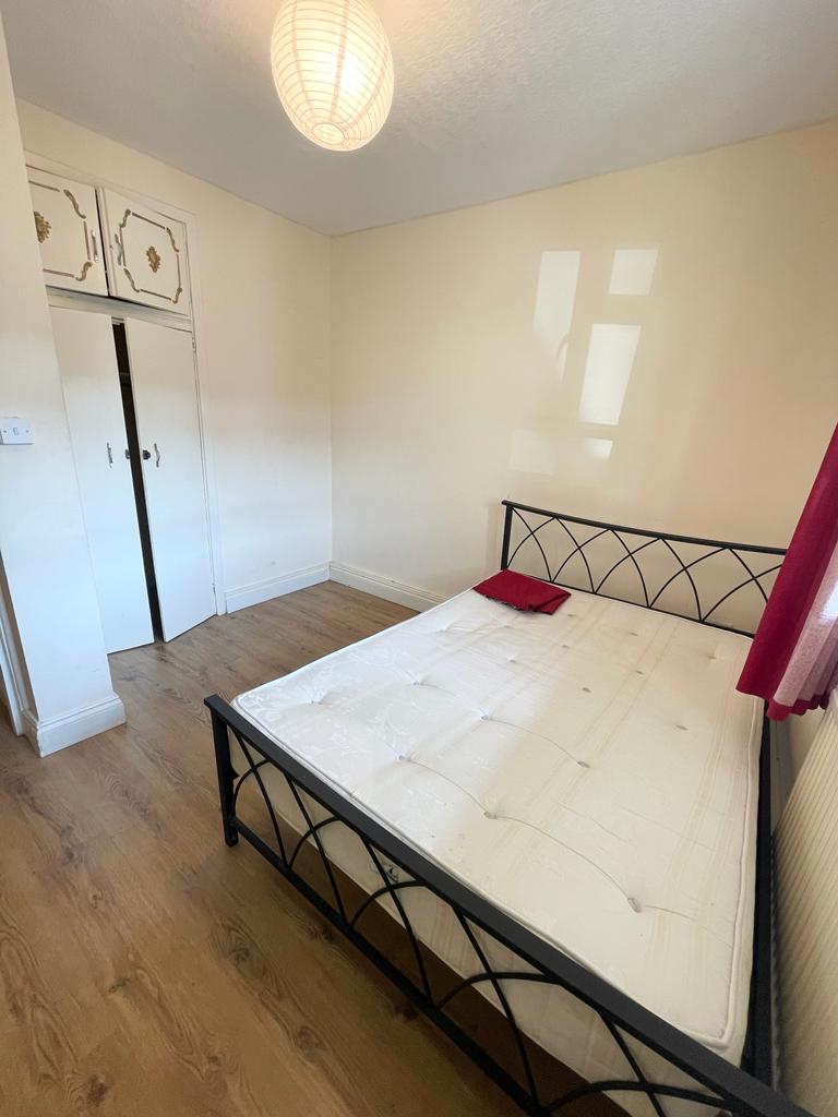 Flat Finchley Road in Greater London
