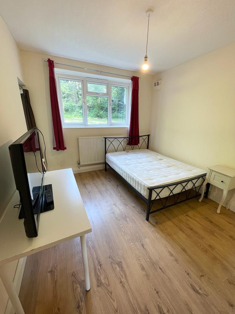 Flat Finchley Road in Greater London