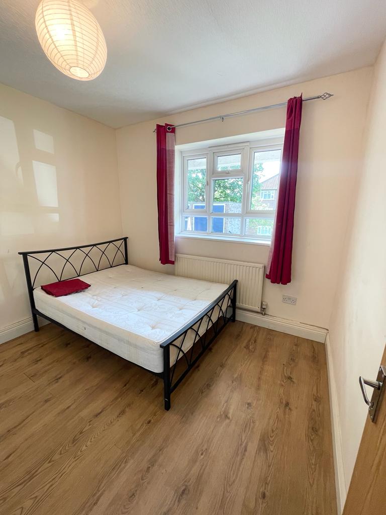 Flat Finchley Road in Greater London