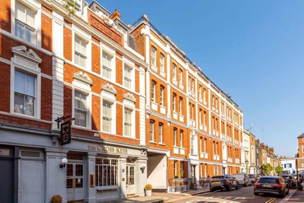 Flat Lawrence Street in Greater London
