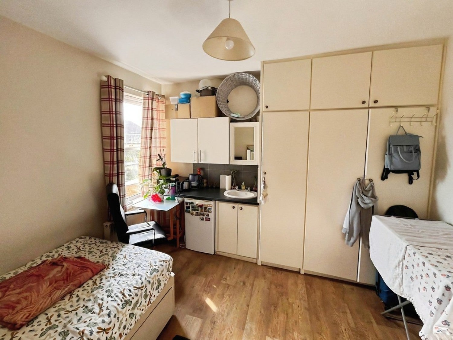 Room Kennedy Close in Greater London