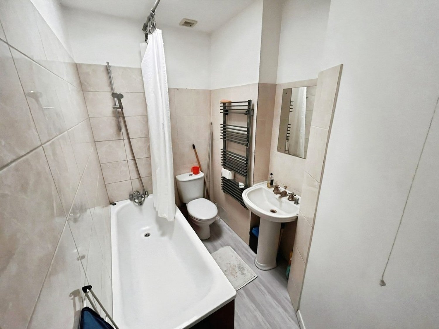 Room Kennedy Close in Greater London