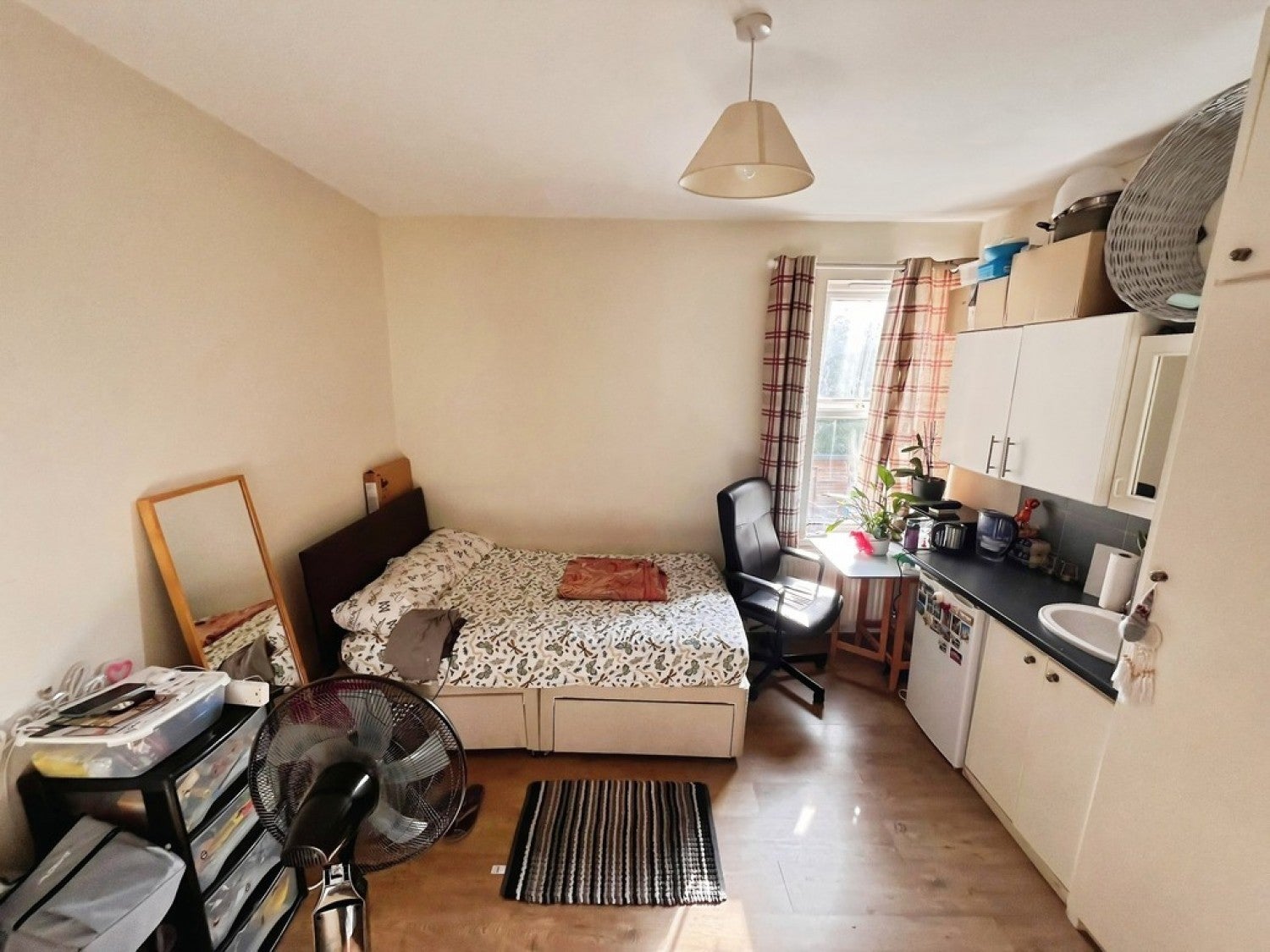 Room Kennedy Close in Greater London