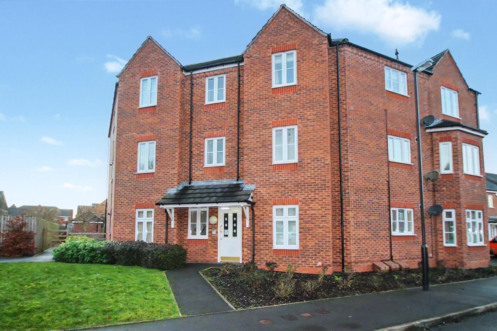 Flat Royal Meadow Way in Walsall